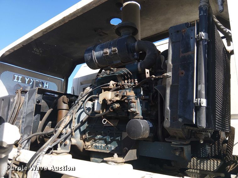 image for item EU2633 2004 GMC T-series street sweeper truck