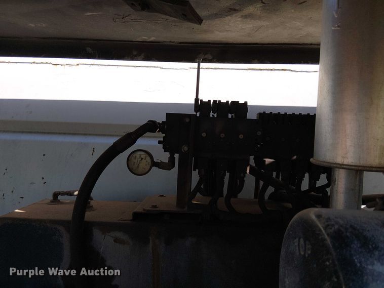 image for item EU2633 2004 GMC T-series street sweeper truck