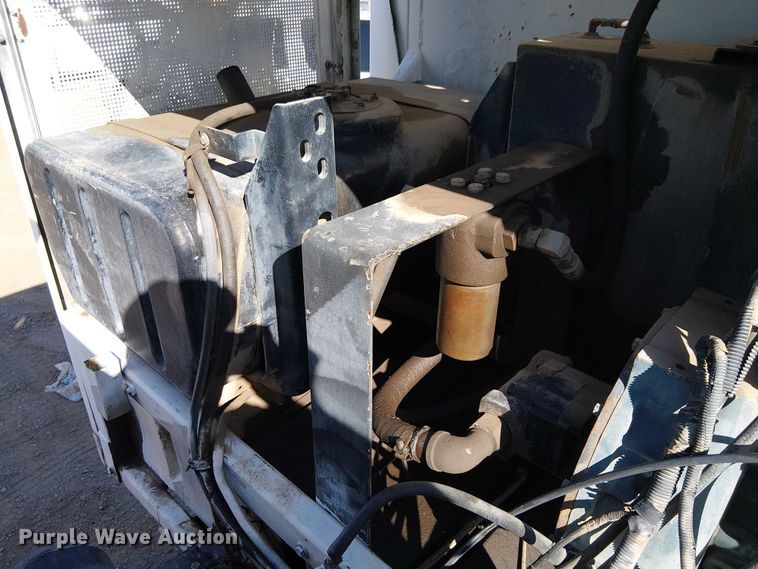 image for item EU2633 2004 GMC T-series street sweeper truck