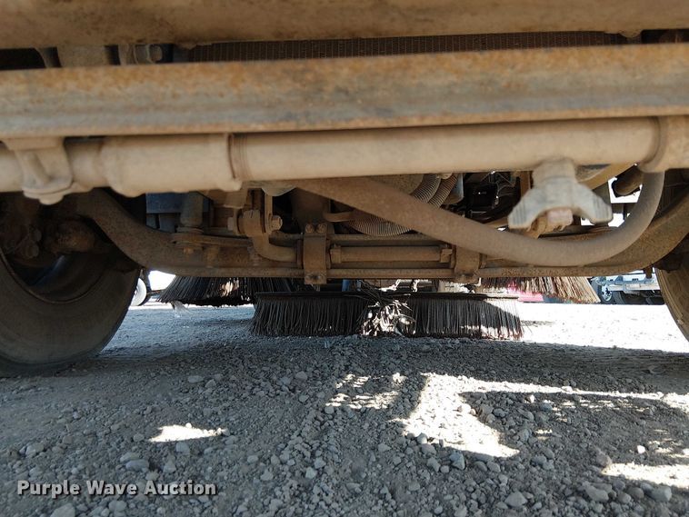 image for item EU2633 2004 GMC T-series street sweeper truck