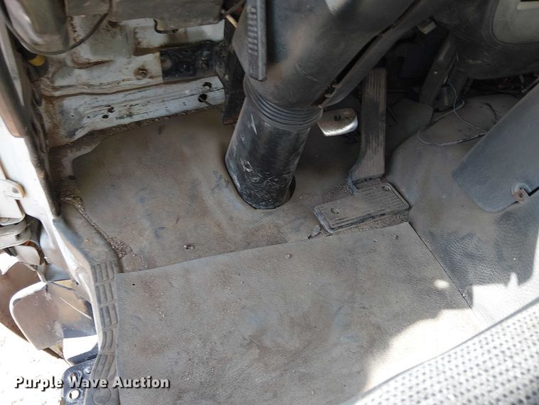 image for item EU2633 2004 GMC T-series street sweeper truck