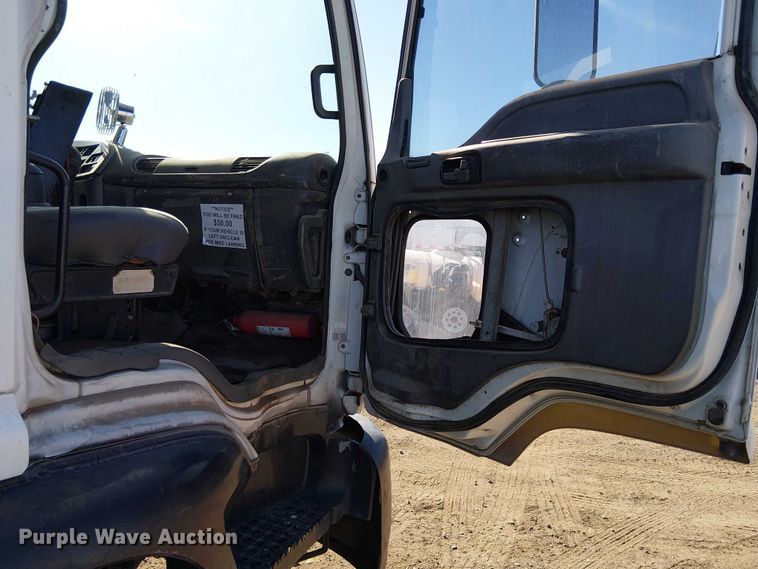 image for item EU2633 2004 GMC T-series street sweeper truck