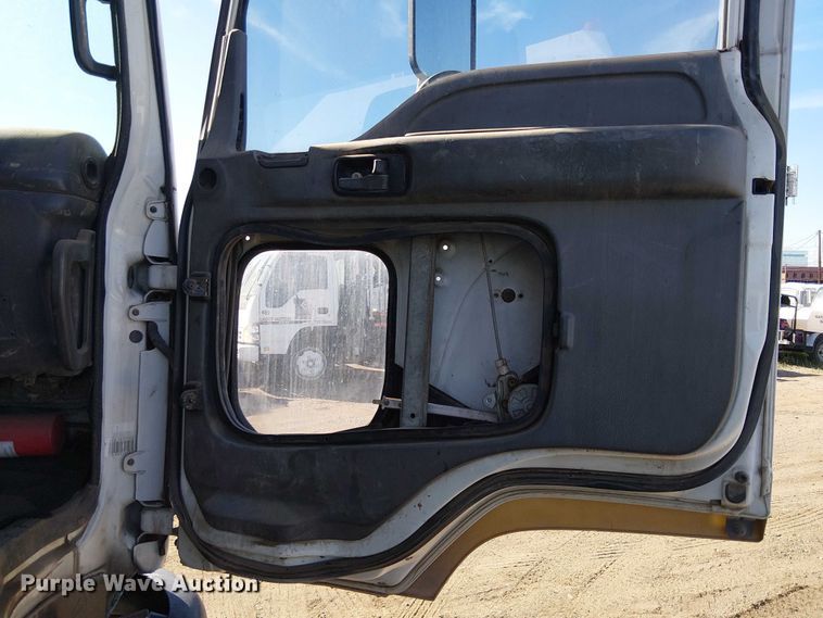 image for item EU2633 2004 GMC T-series street sweeper truck