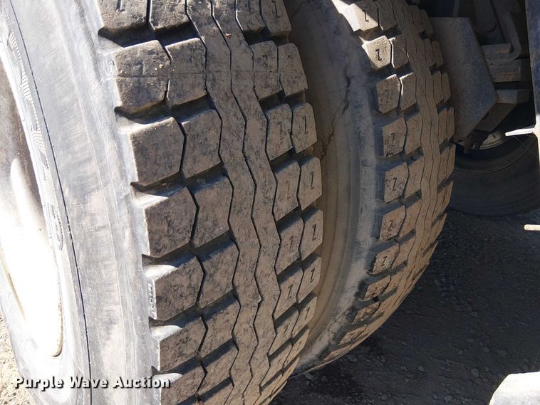 image for item EU2633 2004 GMC T-series street sweeper truck