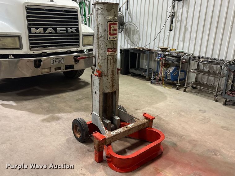 image for item EU4898 Gray TNT 550 air lift