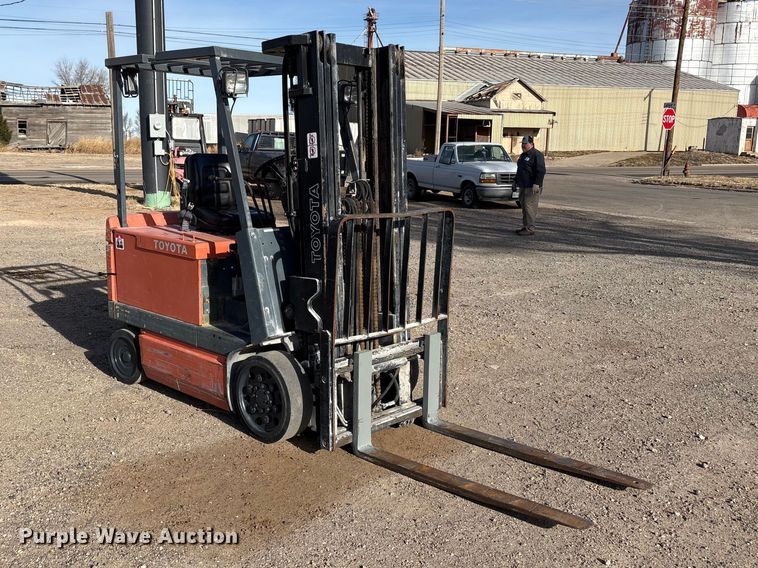 image for item EU4902 Toyota 30-5FBCHU25 forklift