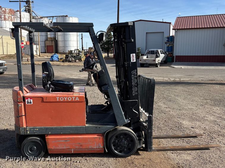 image for item EU4902 Toyota 30-5FBCHU25 forklift