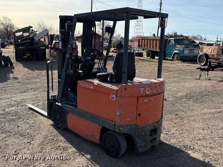 image for item EU4902 Toyota 30-5FBCHU25 forklift
