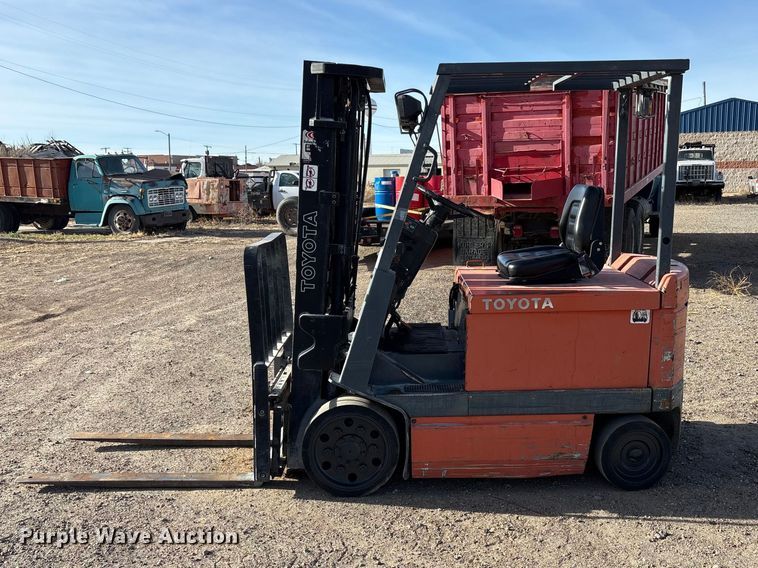 image for item EU4902 Toyota 30-5FBCHU25 forklift
