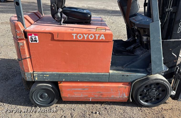 image for item EU4902 Toyota 30-5FBCHU25 forklift