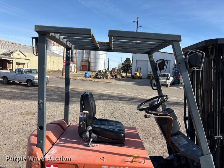 image for item EU4902 Toyota 30-5FBCHU25 forklift