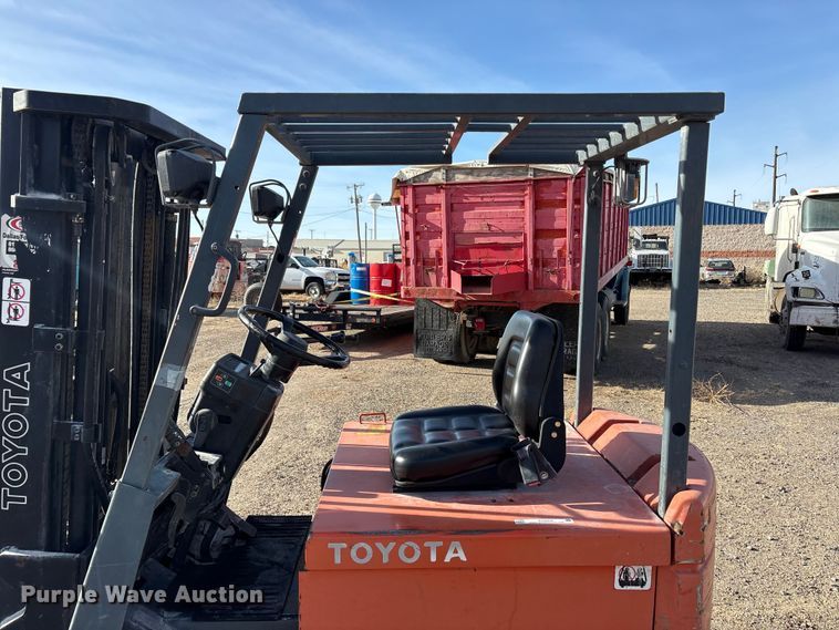 image for item EU4902 Toyota 30-5FBCHU25 forklift