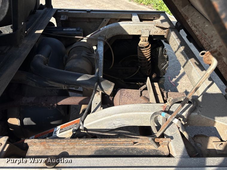 image for item EU7406 2004 Club Car XRT 1500 utility vehicle