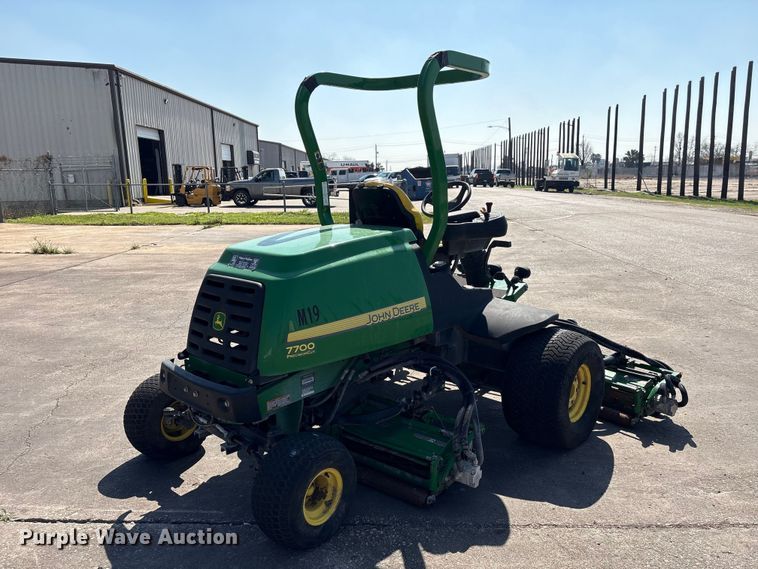 image for item EU7409 2010 John Deere 7700 Precision Cut reel mower