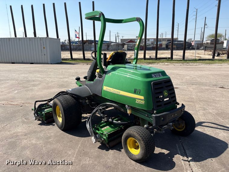 image for item EU7409 2010 John Deere 7700 Precision Cut reel mower