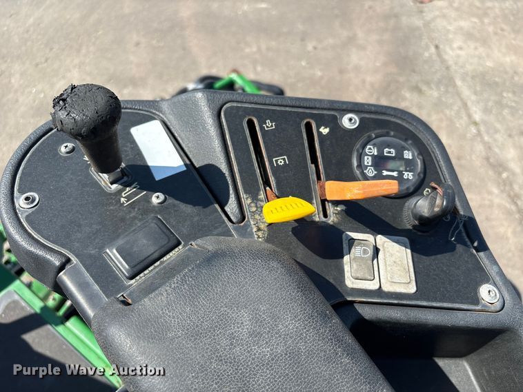 image for item EU7409 2010 John Deere 7700 Precision Cut reel mower