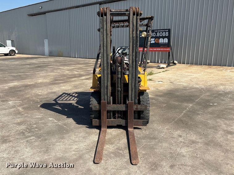 image for item EU7412 Caterpillar forklift