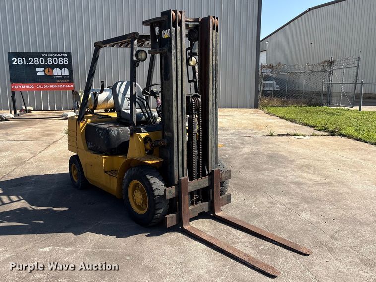 image for item EU7412 Caterpillar forklift