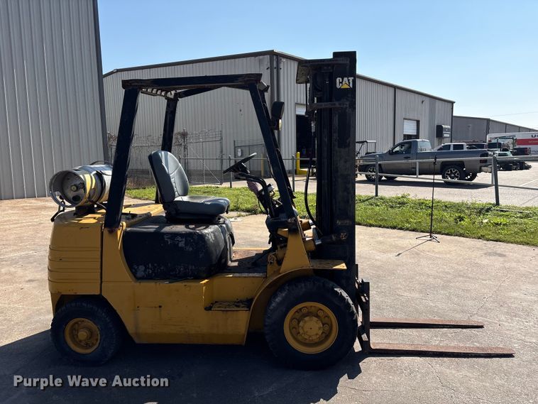 image for item EU7412 Caterpillar forklift