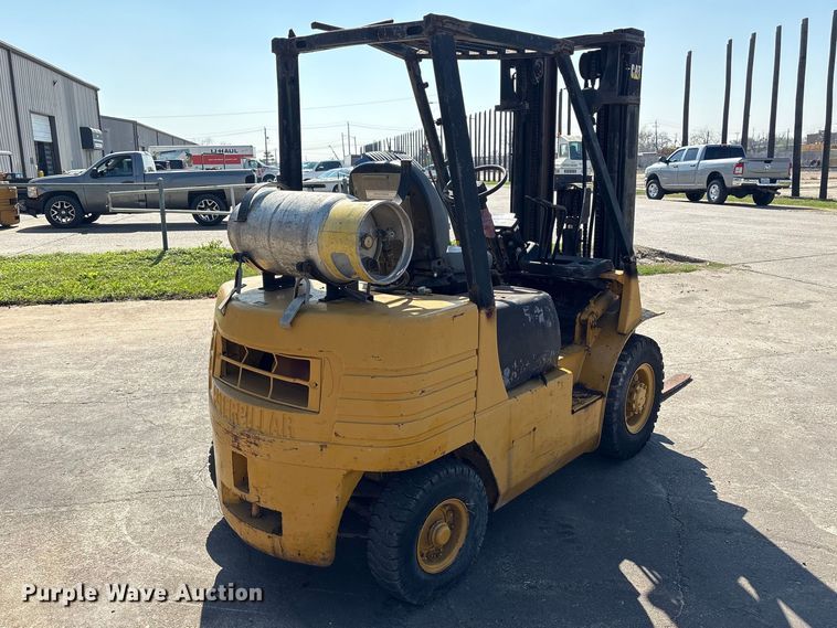 image for item EU7412 Caterpillar forklift