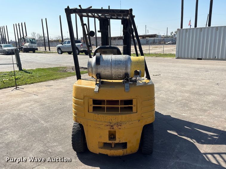 image for item EU7412 Caterpillar forklift