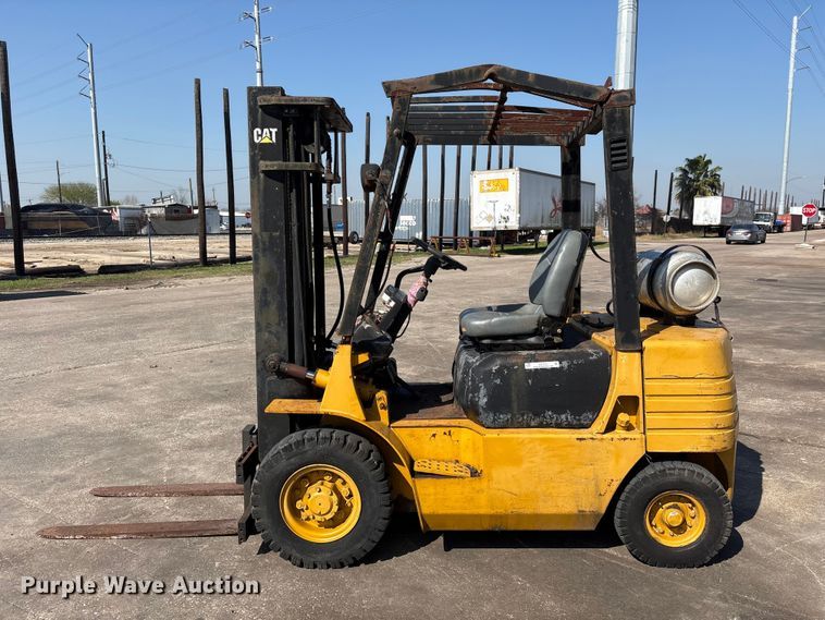 image for item EU7412 Caterpillar forklift