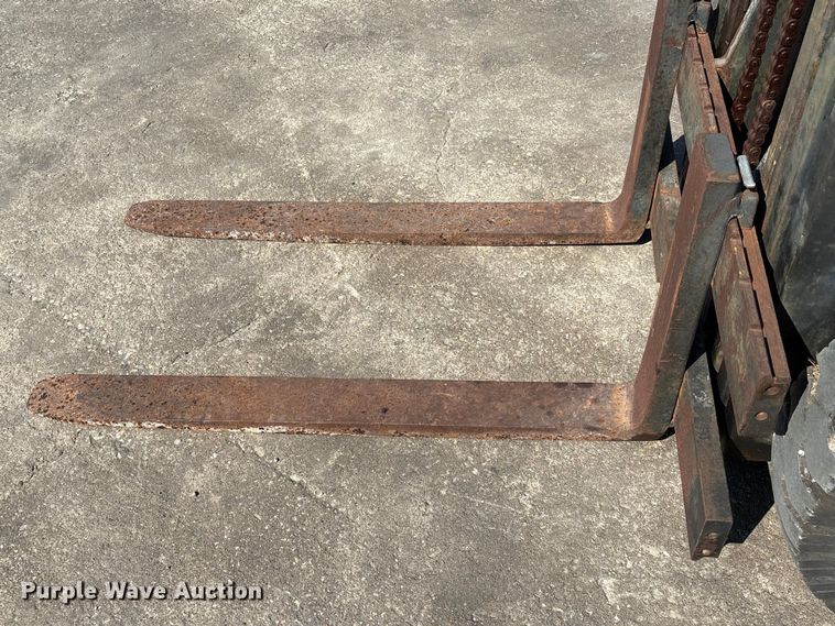 image for item EU7412 Caterpillar forklift