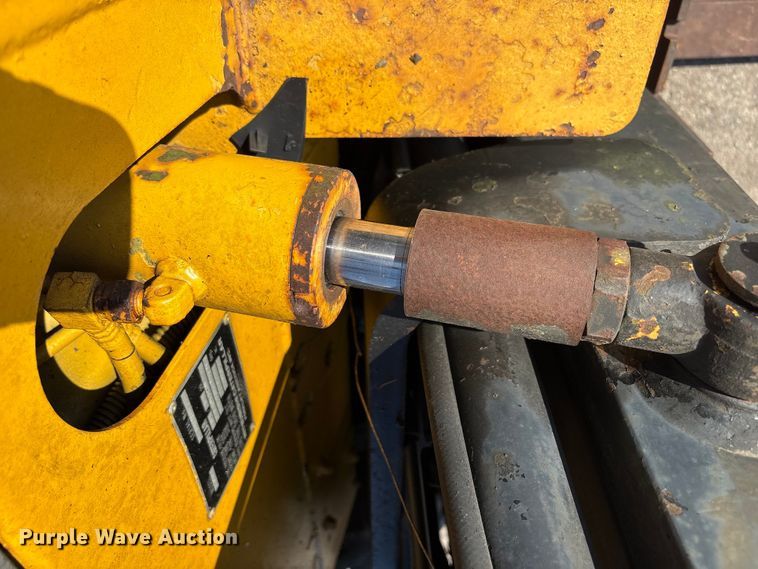 image for item EU7412 Caterpillar forklift