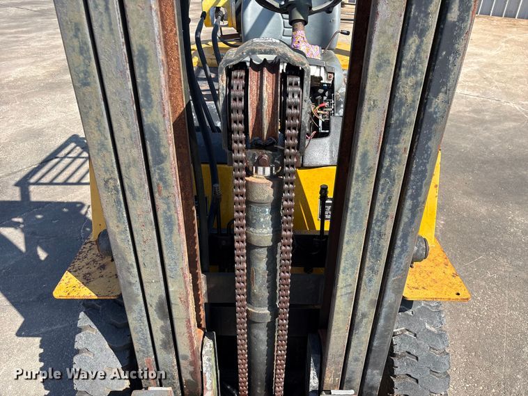 image for item EU7412 Caterpillar forklift