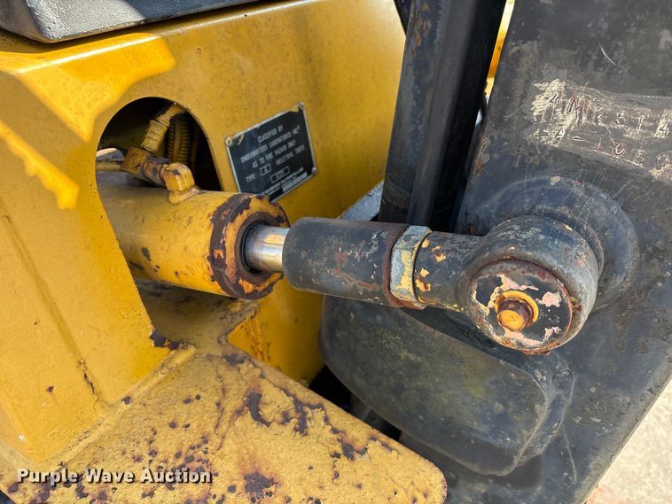 image for item EU7412 Caterpillar forklift