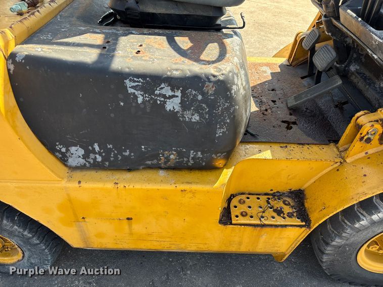 image for item EU7412 Caterpillar forklift