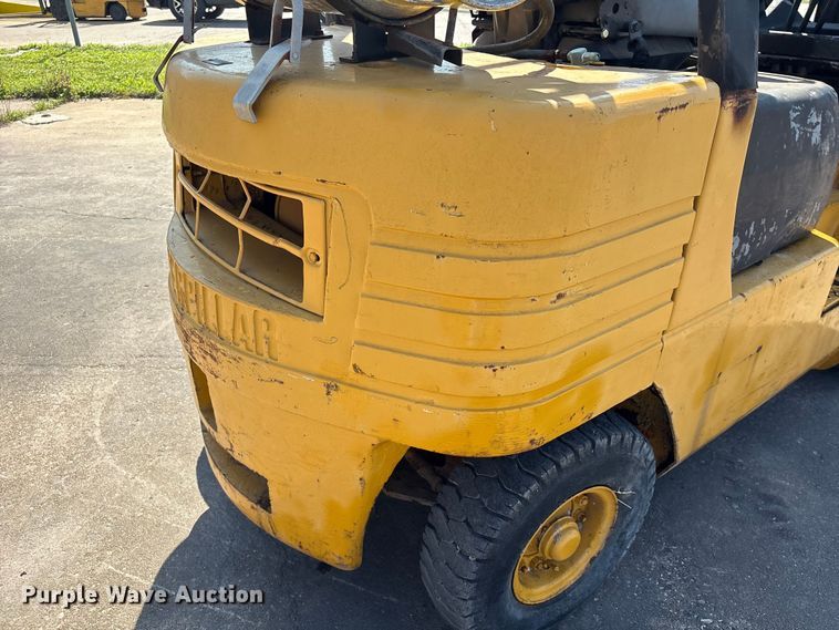 image for item EU7412 Caterpillar forklift