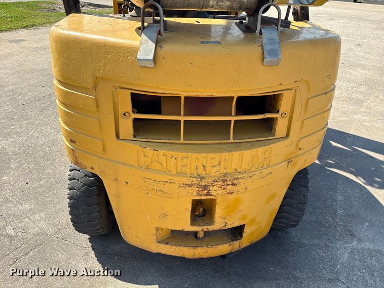 image for item EU7412 Caterpillar forklift