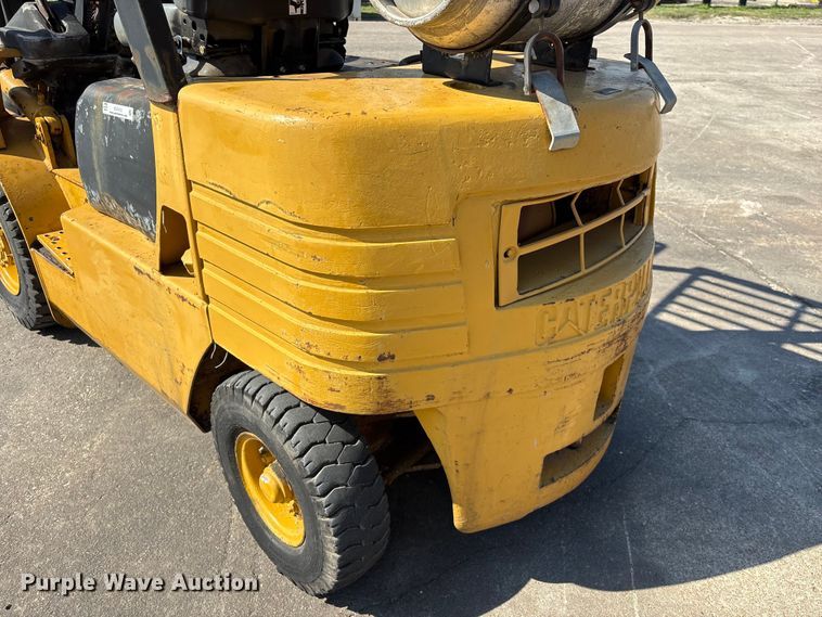 image for item EU7412 Caterpillar forklift