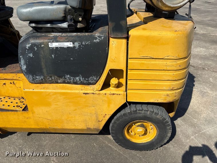 image for item EU7412 Caterpillar forklift