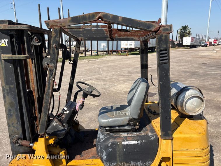 image for item EU7412 Caterpillar forklift