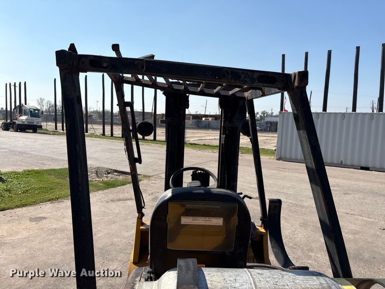 image for item EU7412 Caterpillar forklift