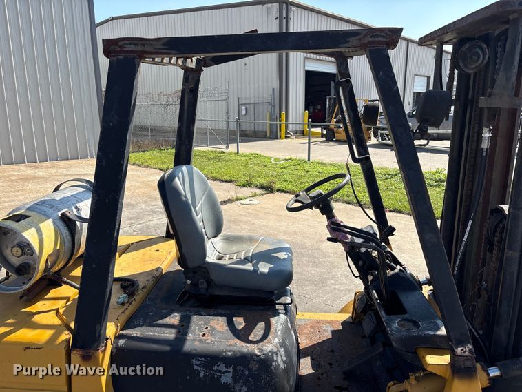 image for item EU7412 Caterpillar forklift