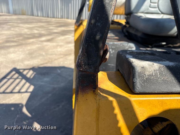 image for item EU7412 Caterpillar forklift