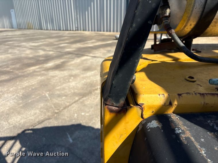 image for item EU7412 Caterpillar forklift