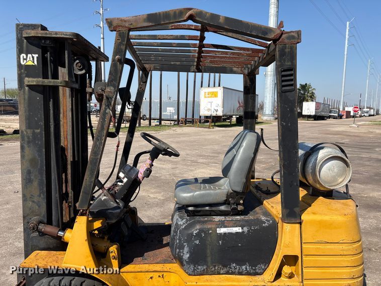 image for item EU7412 Caterpillar forklift