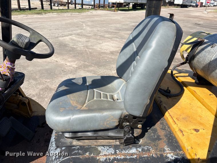 image for item EU7412 Caterpillar forklift