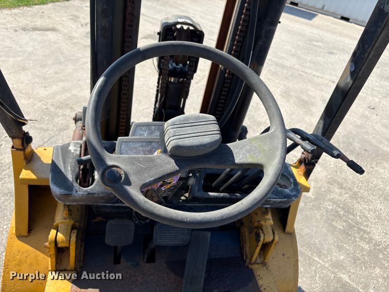 image for item EU7412 Caterpillar forklift