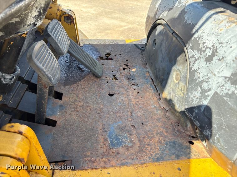 image for item EU7412 Caterpillar forklift