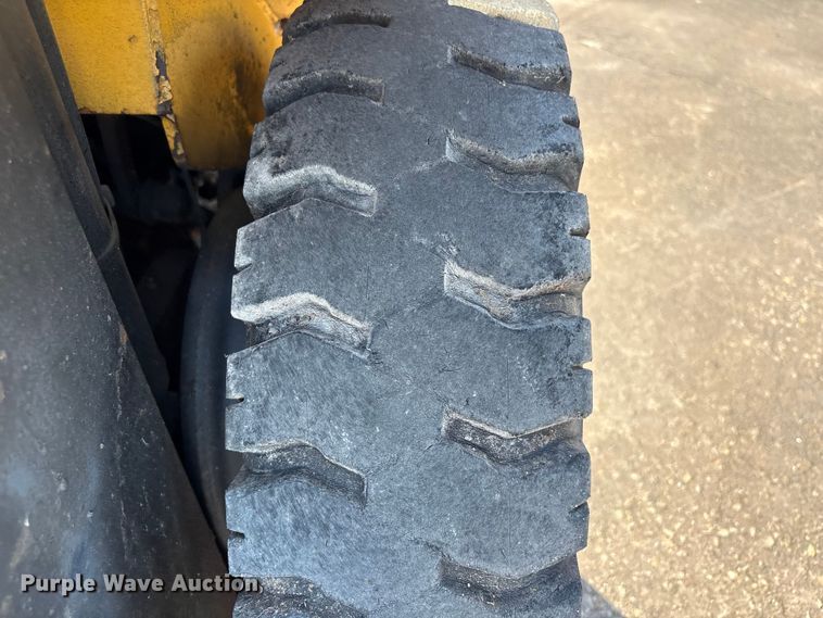 image for item EU7412 Caterpillar forklift