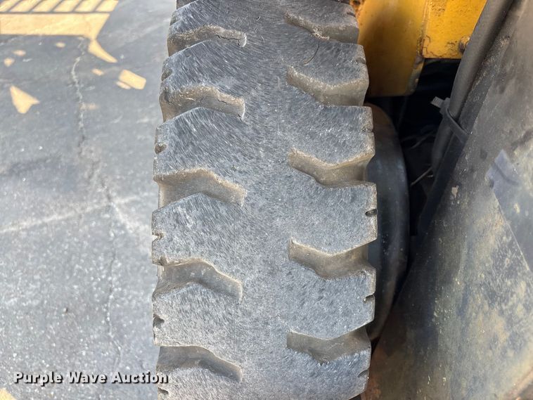 image for item EU7412 Caterpillar forklift