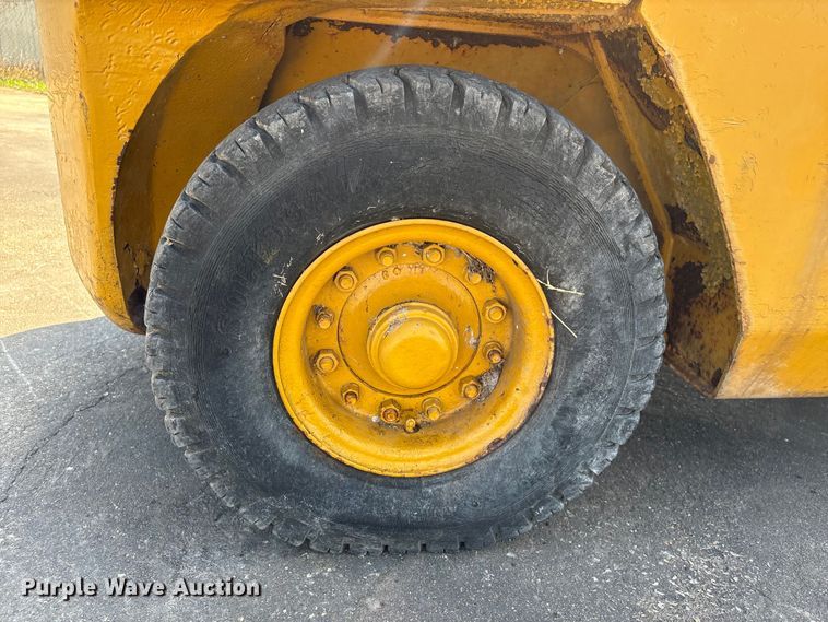 image for item EU7412 Caterpillar forklift