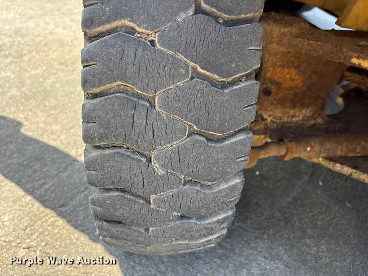 image for item EU7412 Caterpillar forklift