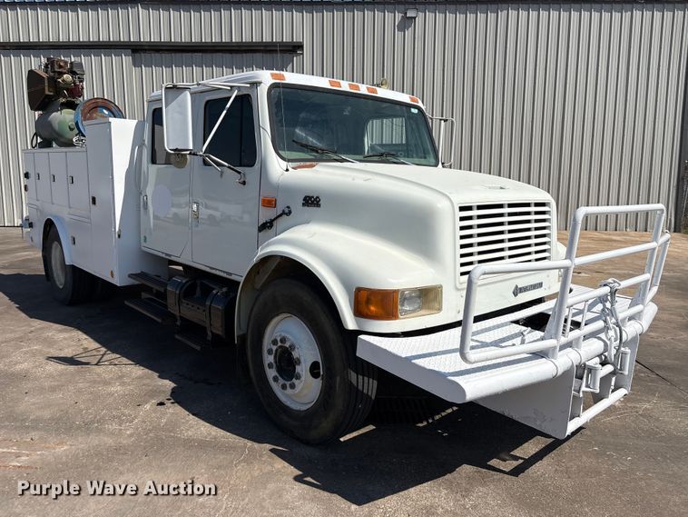 image for item EU7413 2002 International 4700 utility / service truck