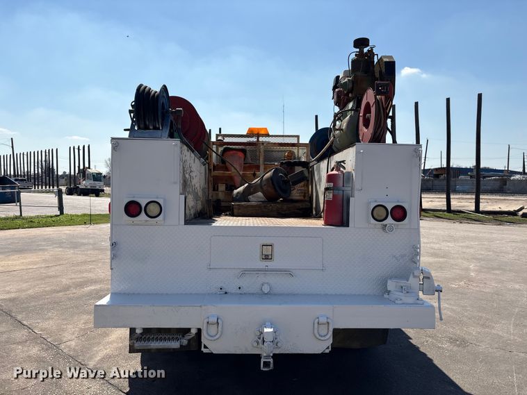 image for item EU7413 2002 International 4700 utility / service truck